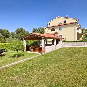 https://apartments-gilly-1.in-istria.net